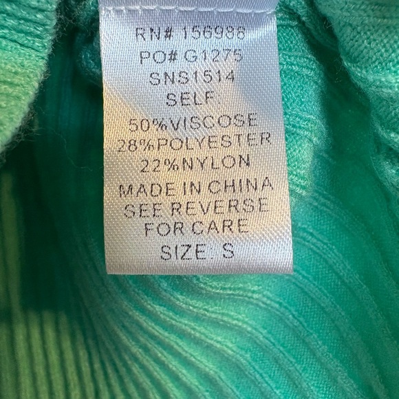 NWT Sewn + Seen Ribbed Ruffle Hem Tank Top Size Small St Patrick’s Day Green - Picture 6 of 6